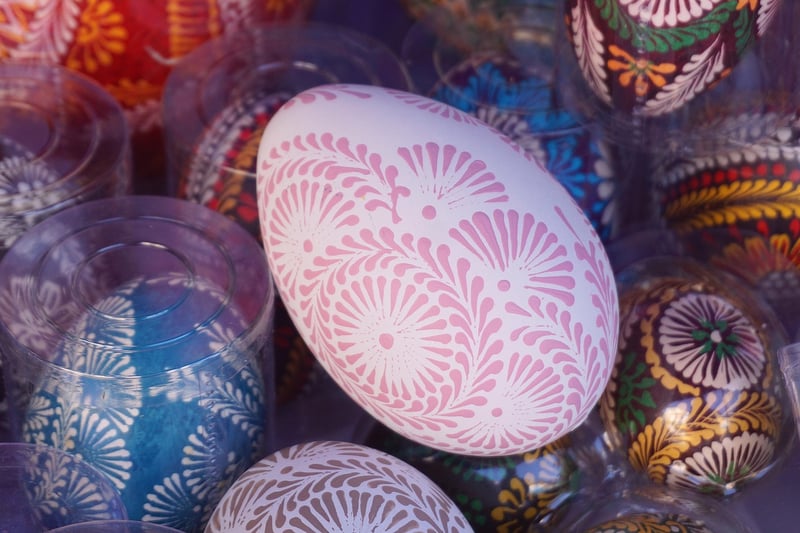 Craft Easter egg holders from cardboard